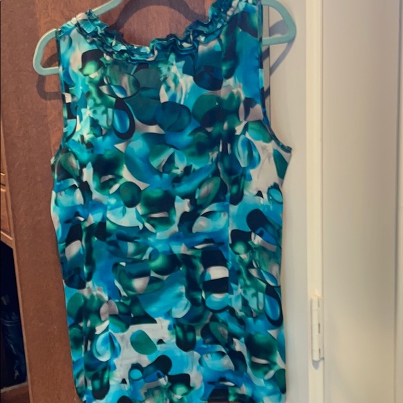 sleeveless top - Picture 2 of 3